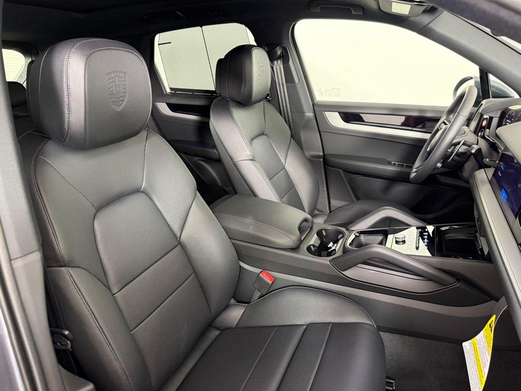 2026 Porsche CAYENNE BASE — миниатюра 16