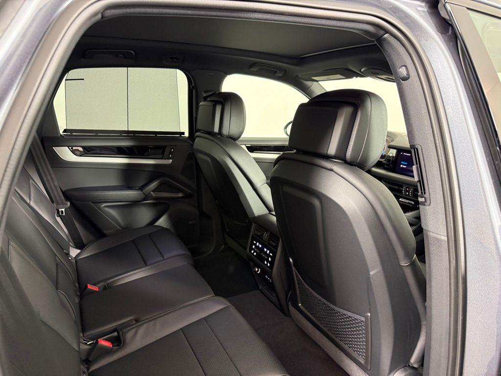 2026 Porsche CAYENNE BASE — миниатюра 17