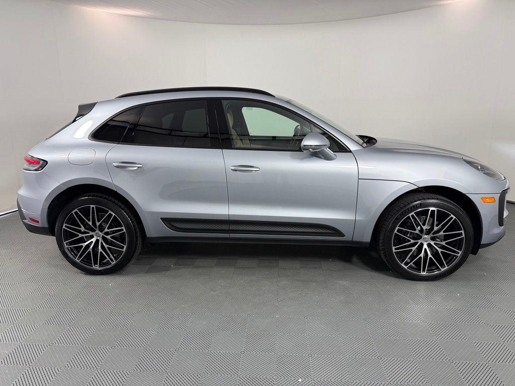 2026 Porsche MACAN BASE — фото 8