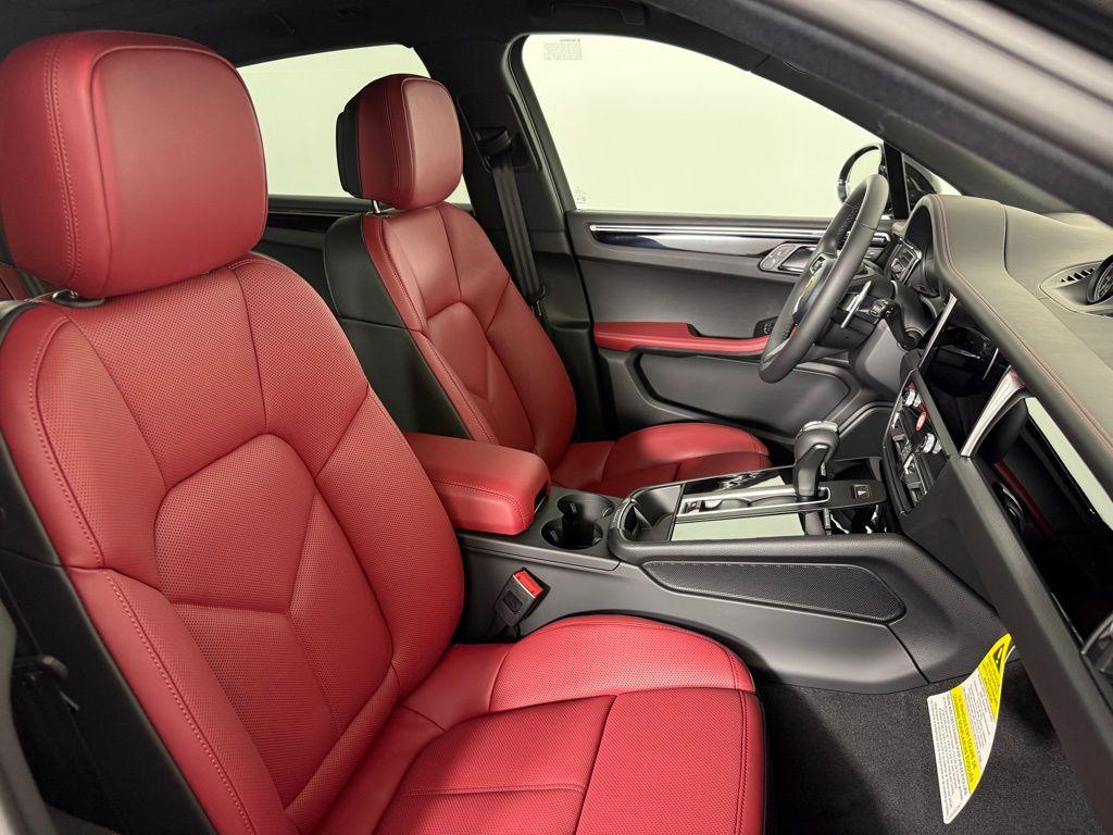 صورة مصغرة 16 لـ 2026 Porsche MACAN BASE