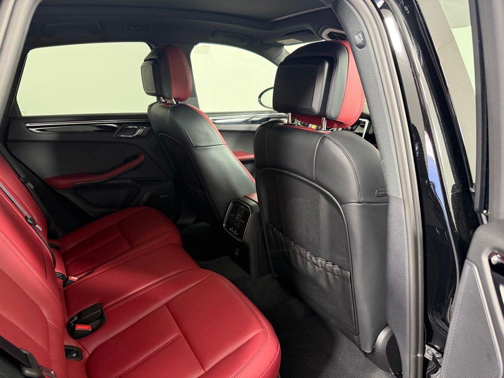 صورة 15 لـ 2026 Porsche MACAN BASE