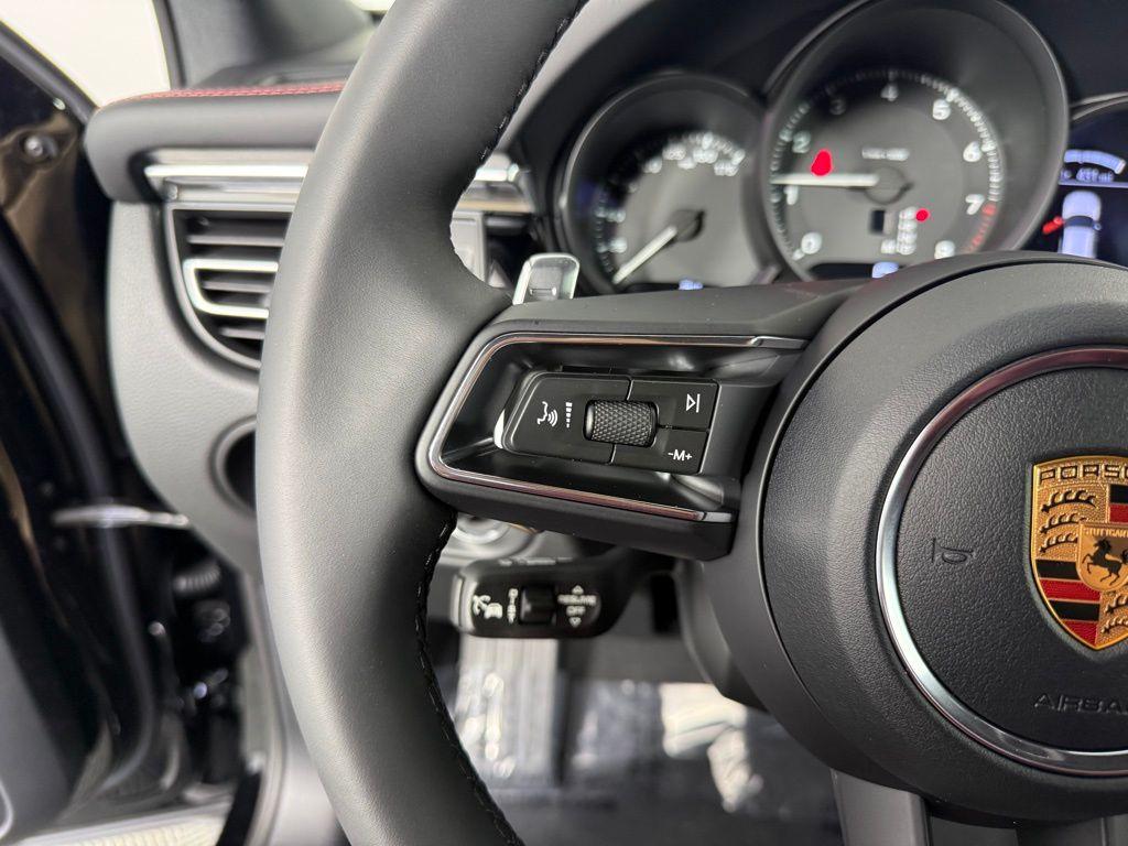 صورة مصغرة 31 لـ 2026 Porsche MACAN BASE
