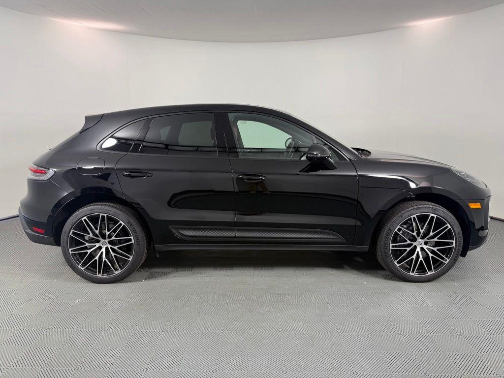 صورة 8 لـ 2026 Porsche MACAN BASE