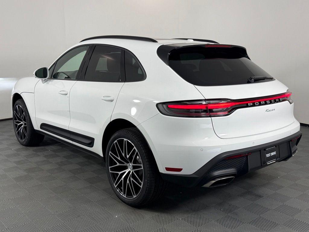 2026 Porsche MACAN BASE — фото 3