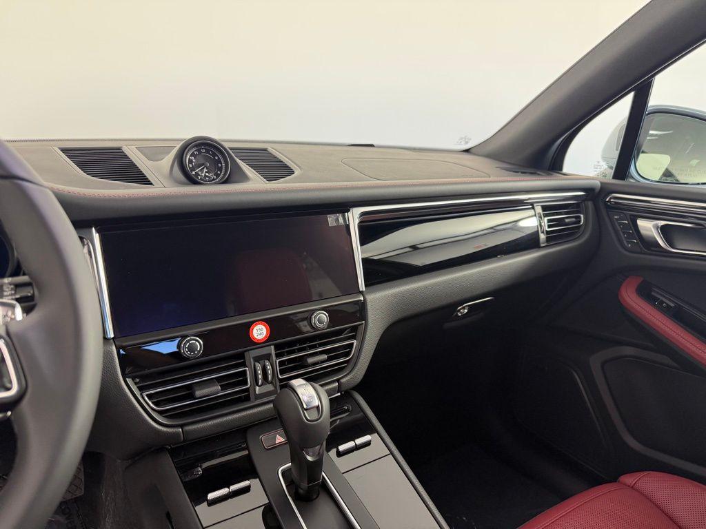 صورة مصغرة 21 لـ 2026 Porsche MACAN BASE