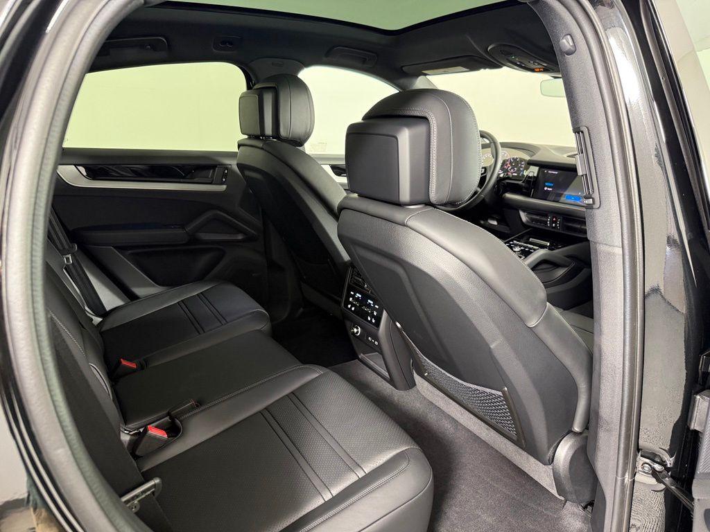 2026 Porsche CAYENNE AWD 缩略图 17
