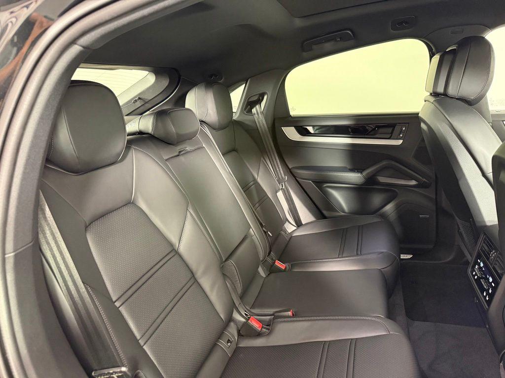 صورة مصغرة 18 لـ 2026 Porsche CAYENNE AWD
