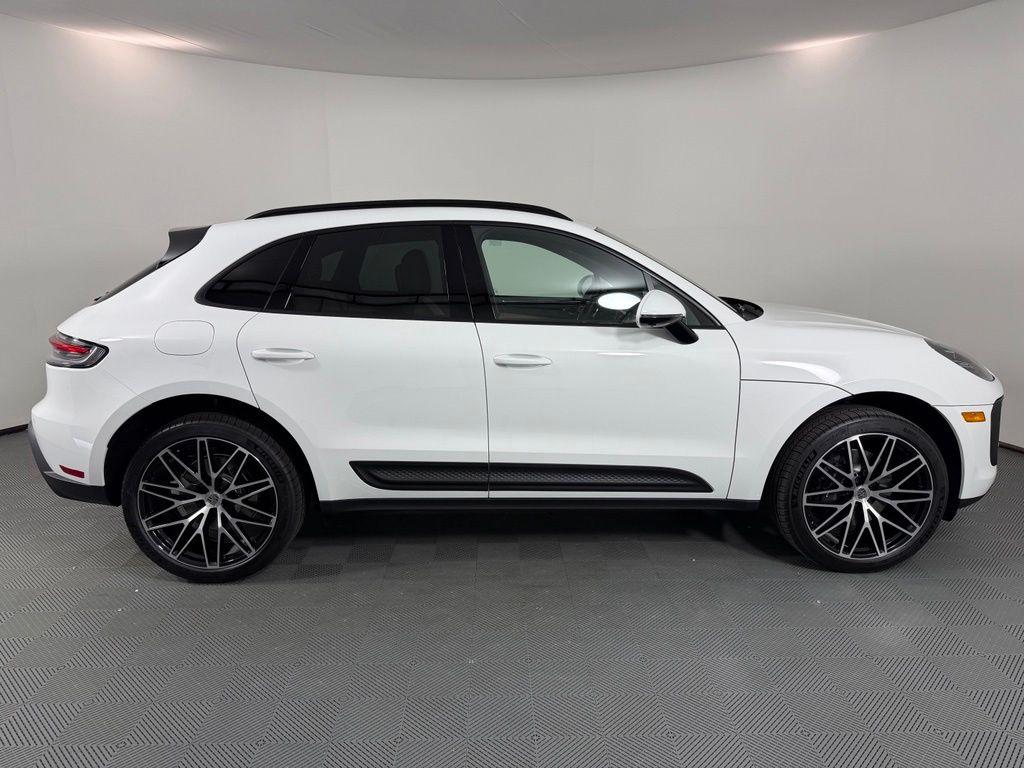 2026 Porsche MACAN BASE — фото 8