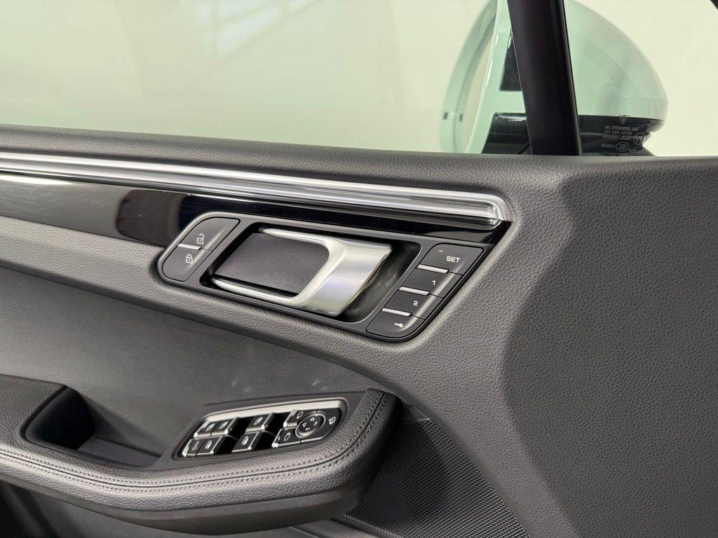 2025 Porsche MACAN BASE — миниатюра 20