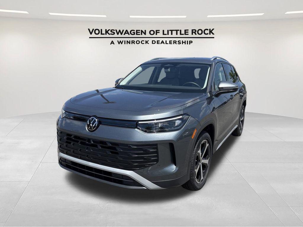 New 2025 Volkswagen Tiguan 2.0T SE