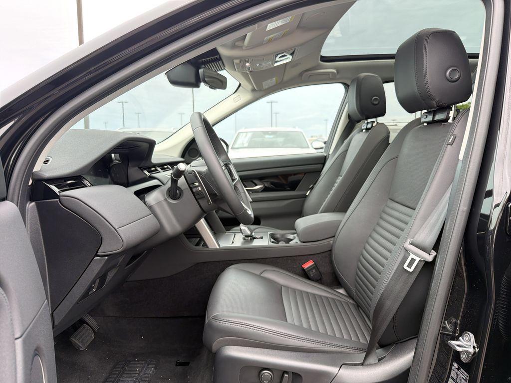 2025 LAND Rover DISCOVERY SPORT S photo 3