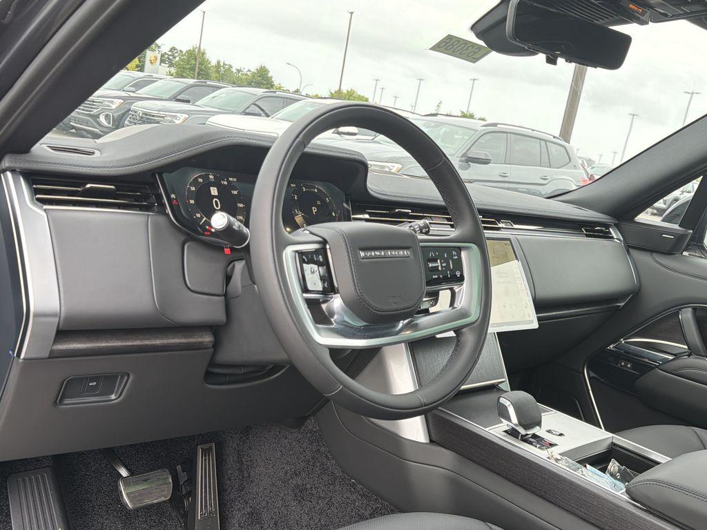 صورة 10 لـ 2026 LAND Rover RANGE ROVER P400 SE