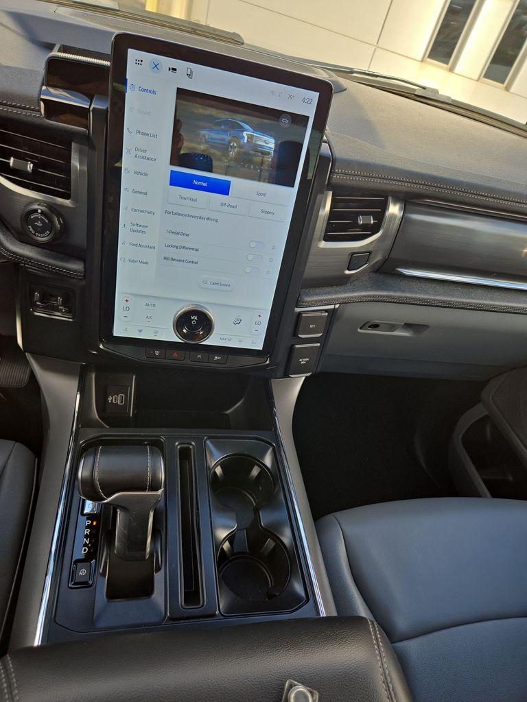 2025 FORD F-150 LIGHTNING FLASH — миниатюра 21
