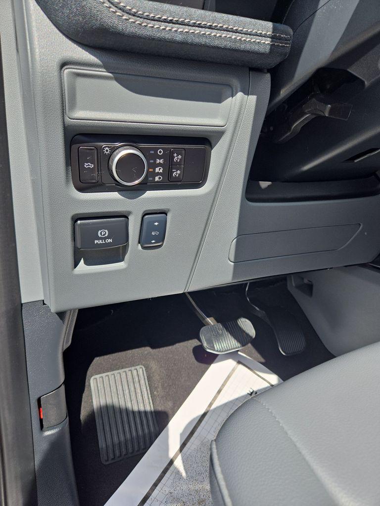 2025 FORD F-150 LIGHTNING FLASH — миниатюра 16