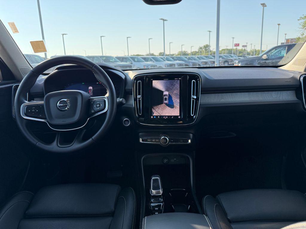 2025 Volvo XC40 B5 PLUS BRIGHT THEME — миниатюра 18