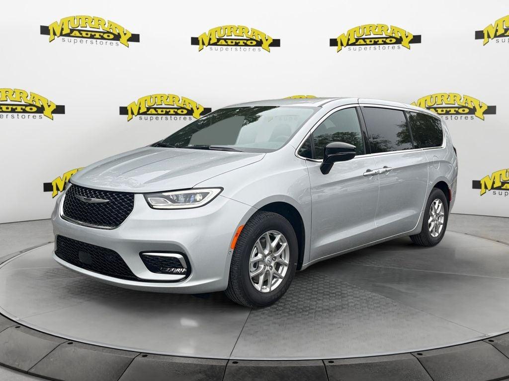 New 2026 Chrysler Pacifica Select