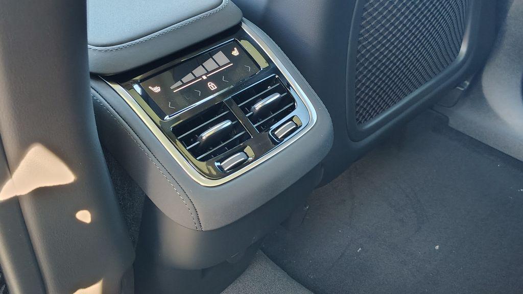 2026 Volvo XC90 B6 PLUS 7-SEATER — миниатюра 30