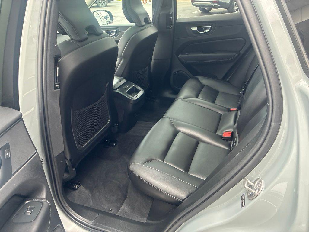 2025 Volvo XC60 B5 CORE 照片 7