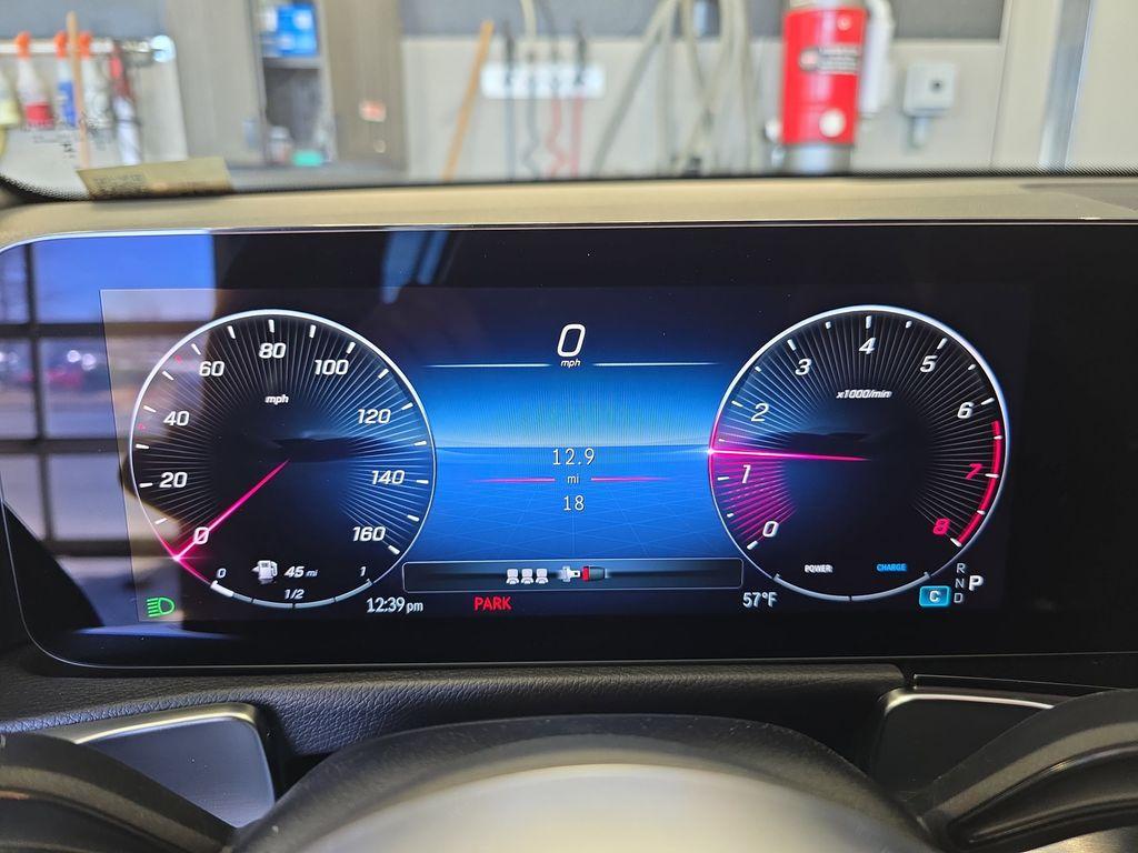 2026 Mercedes-BENZ GLB — миниатюра 21
