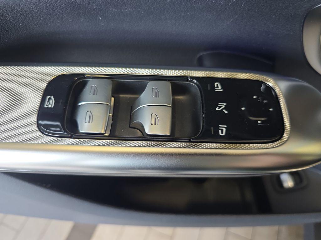 2026 Mercedes-BENZ GLC — миниатюра 30