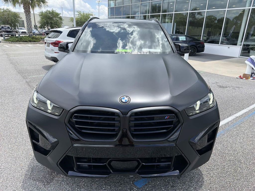 صورة 6 لـ 2026 BMW X5 M BASE