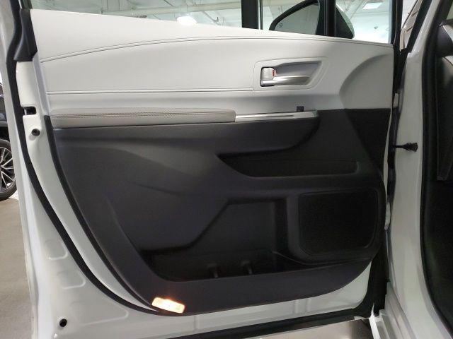 صورة مصغرة 13 لـ 2026 Toyota SIENNA XLE