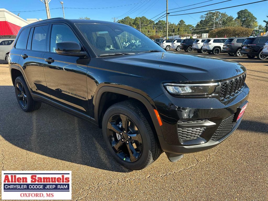 New 2025 Jeep Grand Cherokee Altitude