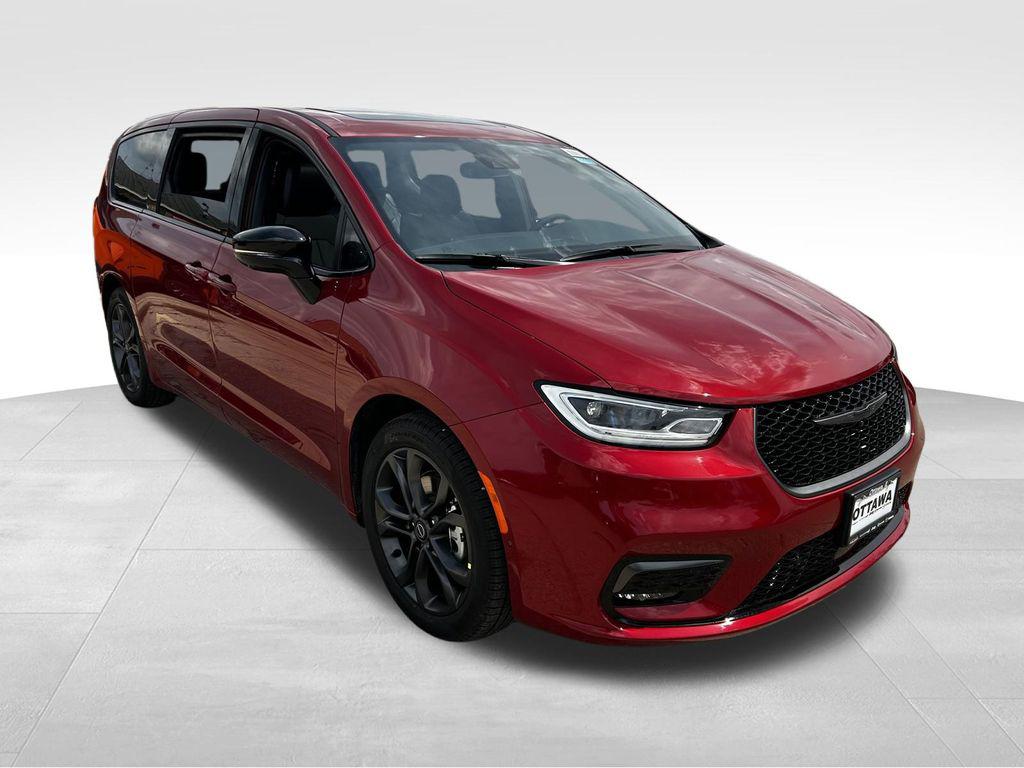 New 2026 Chrysler Pacifica L