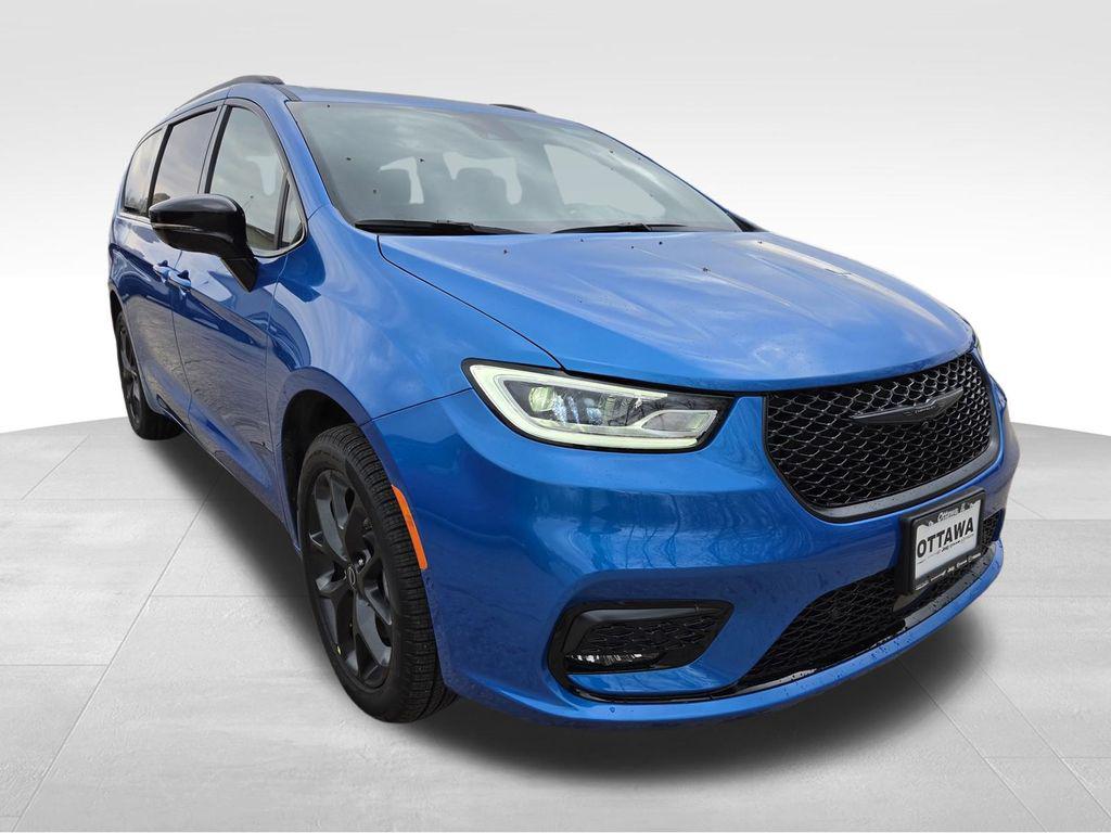 New 2026 Chrysler Pacifica Limited