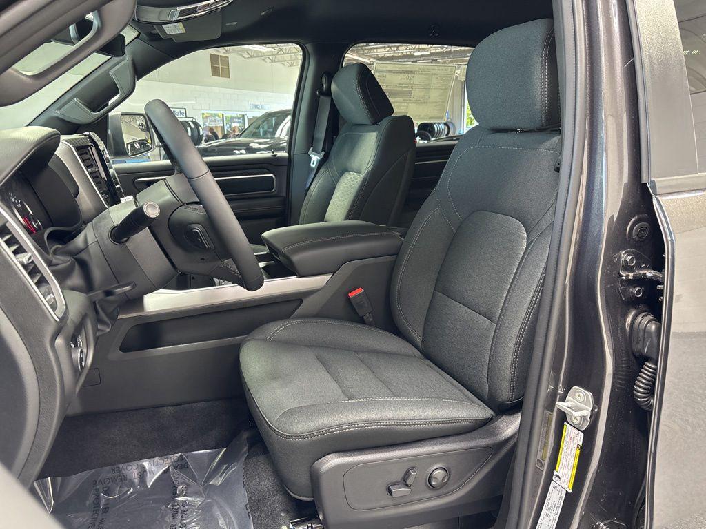 2026 RAM 1500 BIG HORN/LONE STAR photo 8