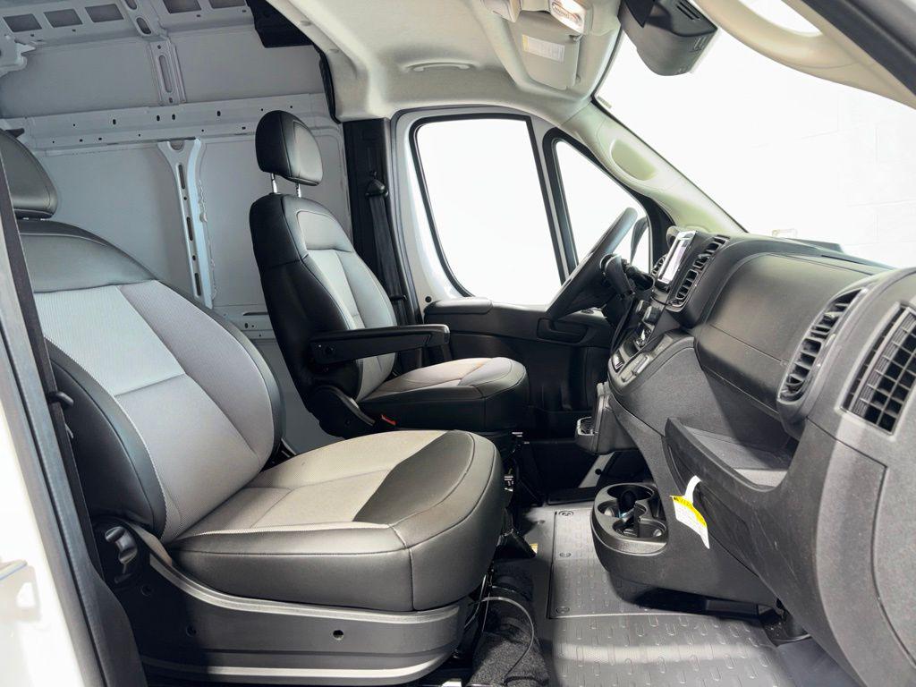 صورة 10 لـ 2026 RAM PROMASTER 2500 TRADESMAN