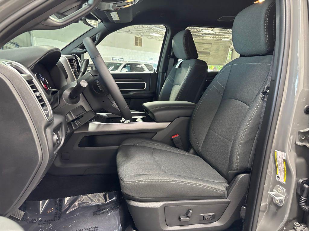 2026 RAM 2500 BIG HORN CREW CAB 4X4 6'4' BOX — миниатюра 9