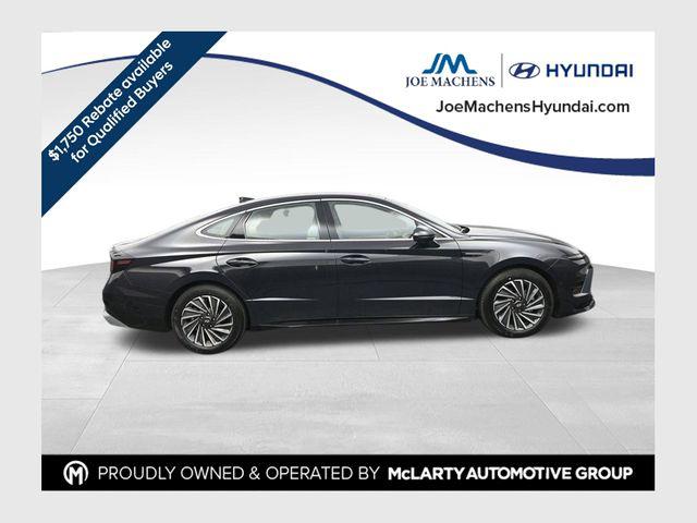 New 2026 Hyundai SONATA Hybrid Limited