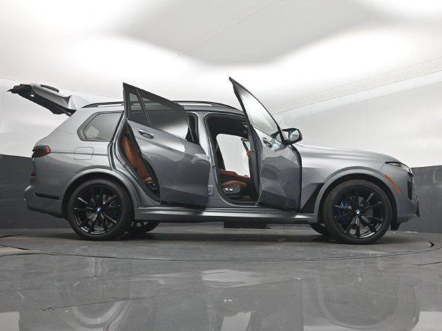 صورة 7 لـ 2025 BMW X7 M60I