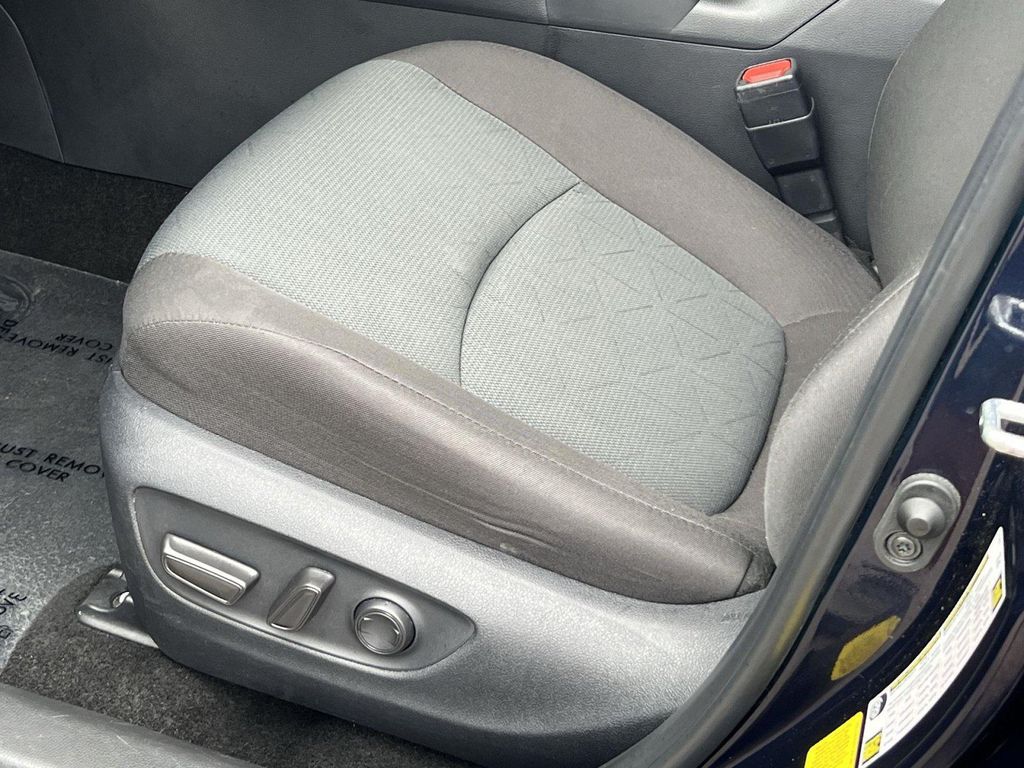2025 Toyota RAV4 XLE 照片 10