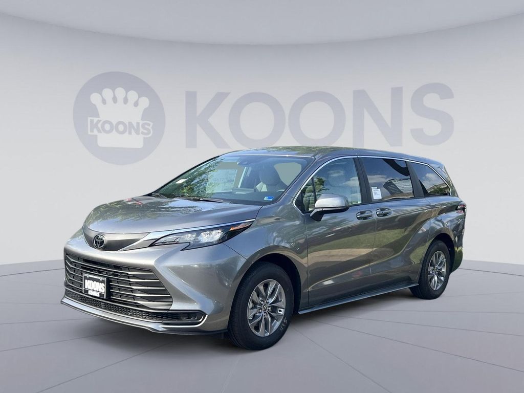 New 2026 Toyota Sienna LE