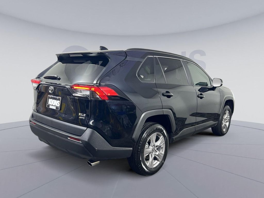 صورة 8 لـ 2025 Toyota RAV4 XLE