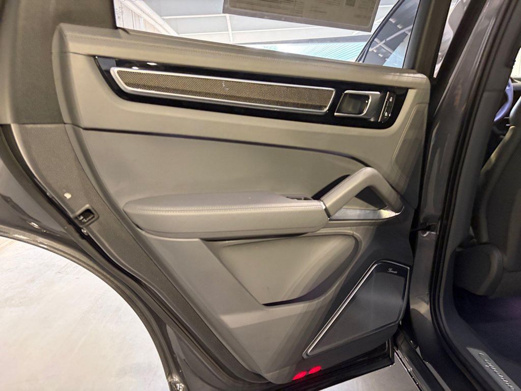 2023 Porsche CAYENNE CAYENNE TURBO S E-HYBRID 缩略图 24
