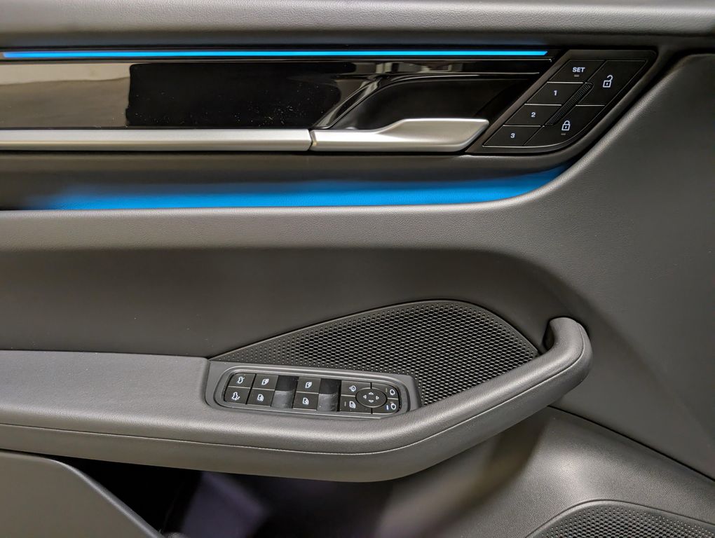 2026 Porsche MACAN MACAN ELECTRIC 4 thumbnail 19