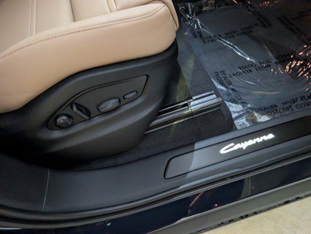 صورة مصغرة 24 لـ 2026 Porsche CAYENNE CAYENNE E-HYBRID