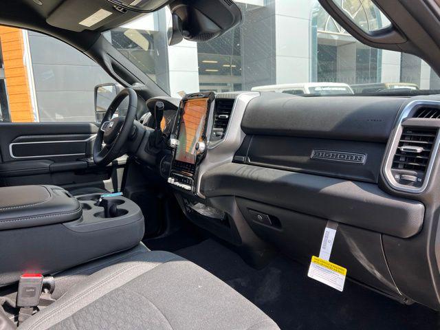 2025 RAM 2500 BIG HORN CREW CAB 4X4 6'4' BOX — миниатюра 24