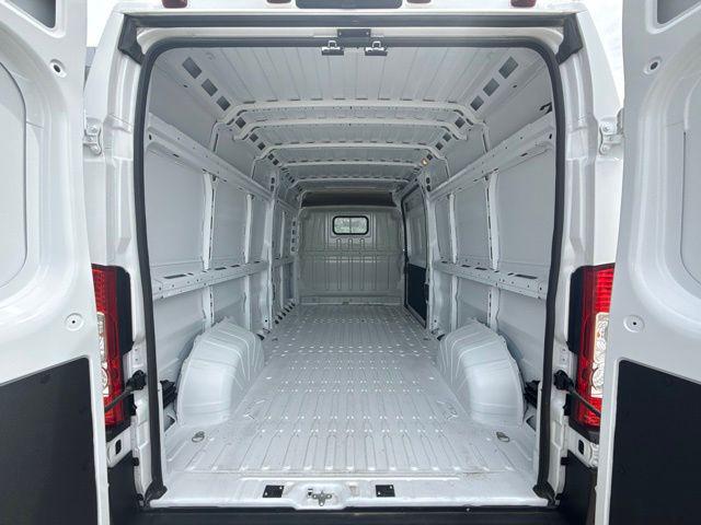 2025 RAM PROMASTER 2500 TRADESMAN — миниатюра 19