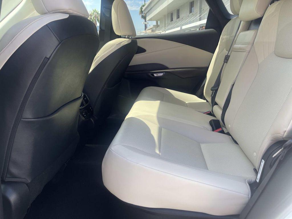 صورة مصغرة 17 لـ 2023 Lexus RX 350 PREMIUM