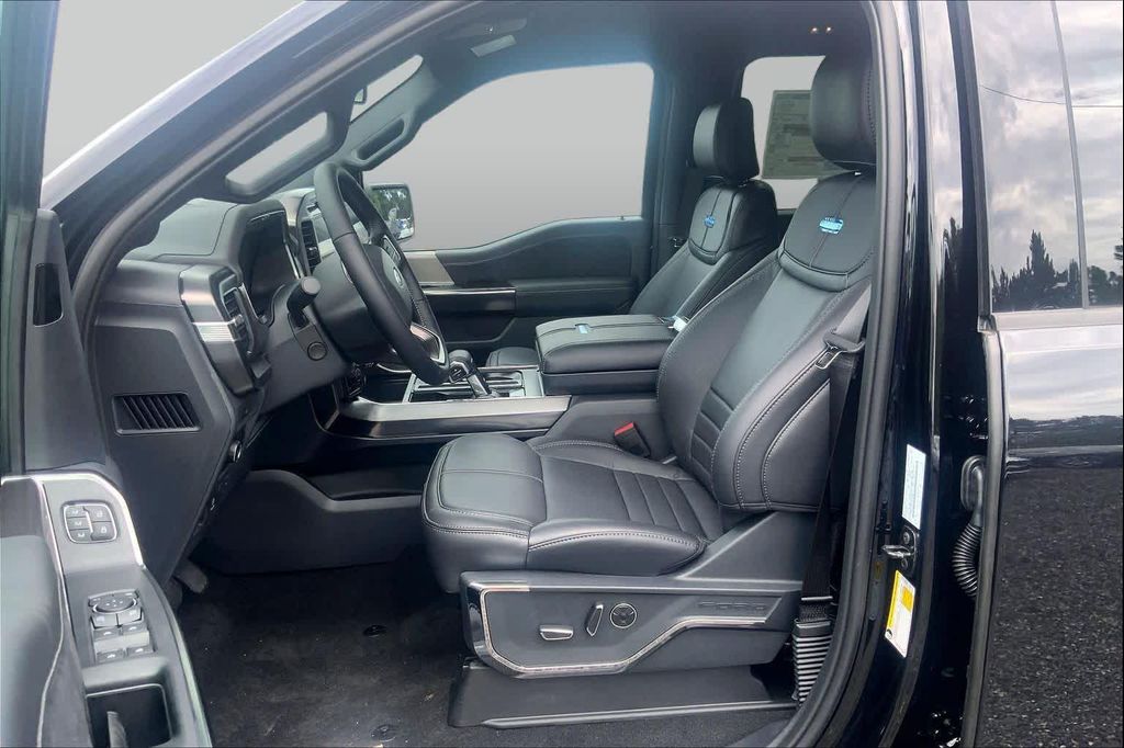 صورة 9 لـ 2026 FORD F-150 PLATINUM