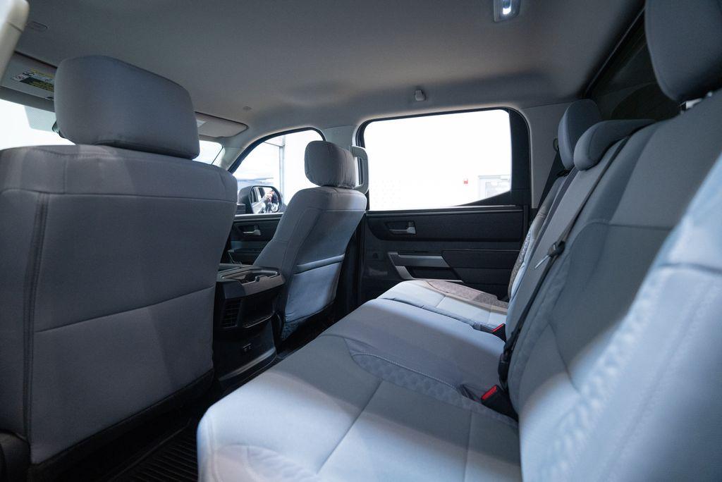 صورة مصغرة 33 لـ 2024 Toyota TUNDRA SR5