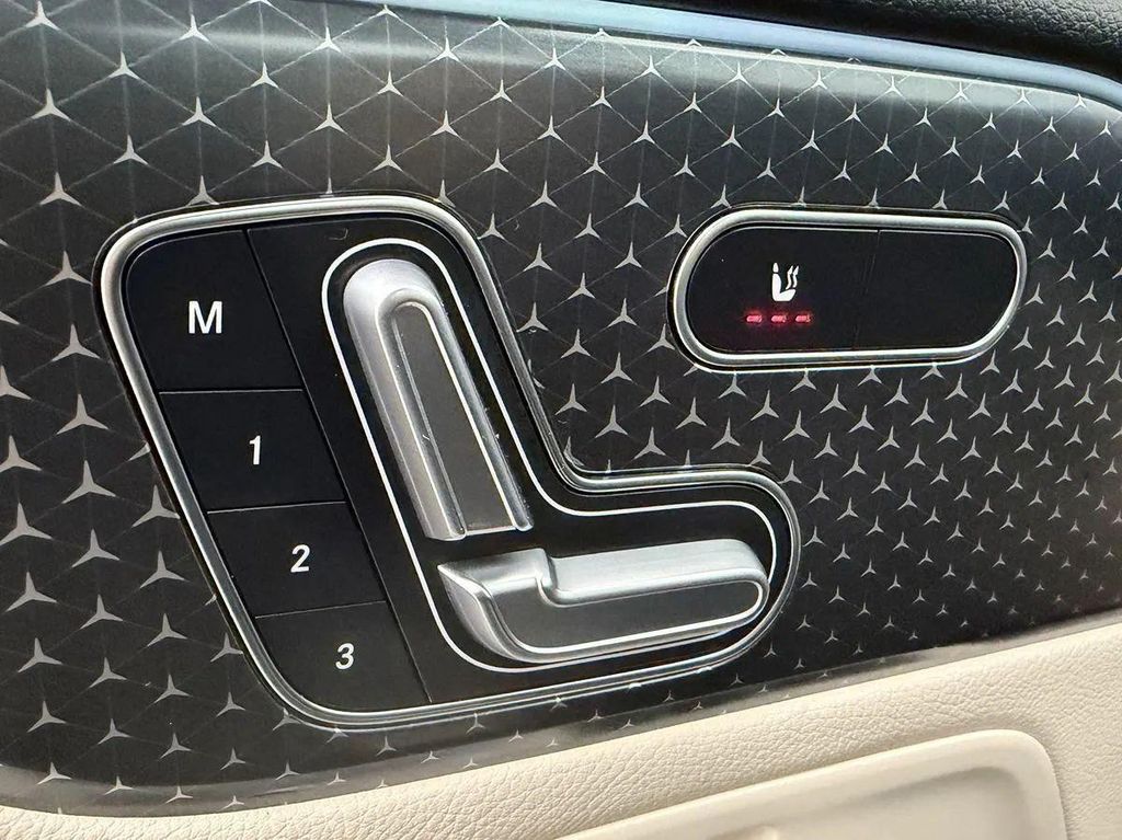 2025 Mercedes-BENZ GLB — миниатюра 15
