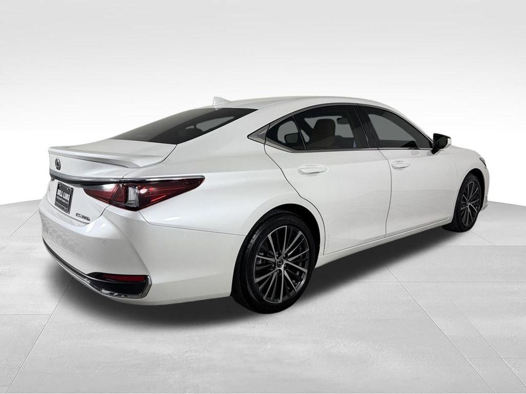 صورة 7 لـ 2025 Lexus ES 300H BASE