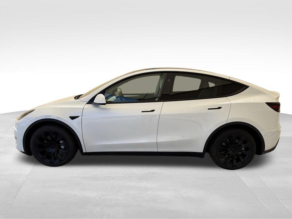 TESLA MODEL Y LONG RANGE - 9