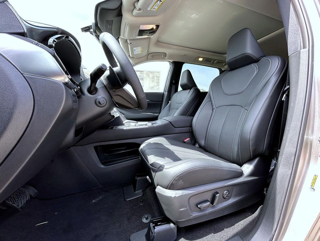 صورة 10 لـ 2027 Infiniti QX60 LUXE AWD
