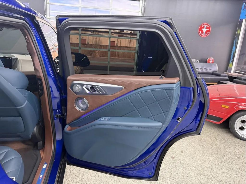 2023 BMW XM — миниатюра 16